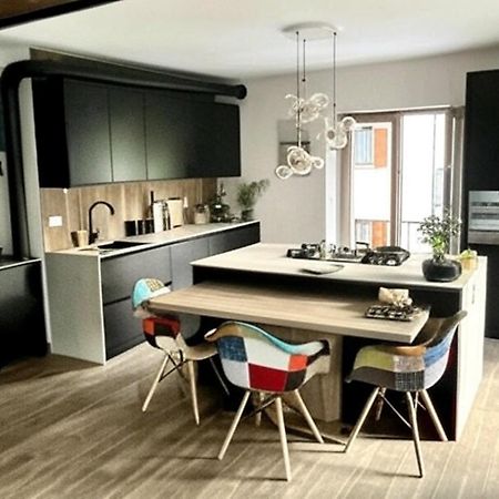 Luce Private Deluxe Apartment Near The Station Tirano Bagian luar foto