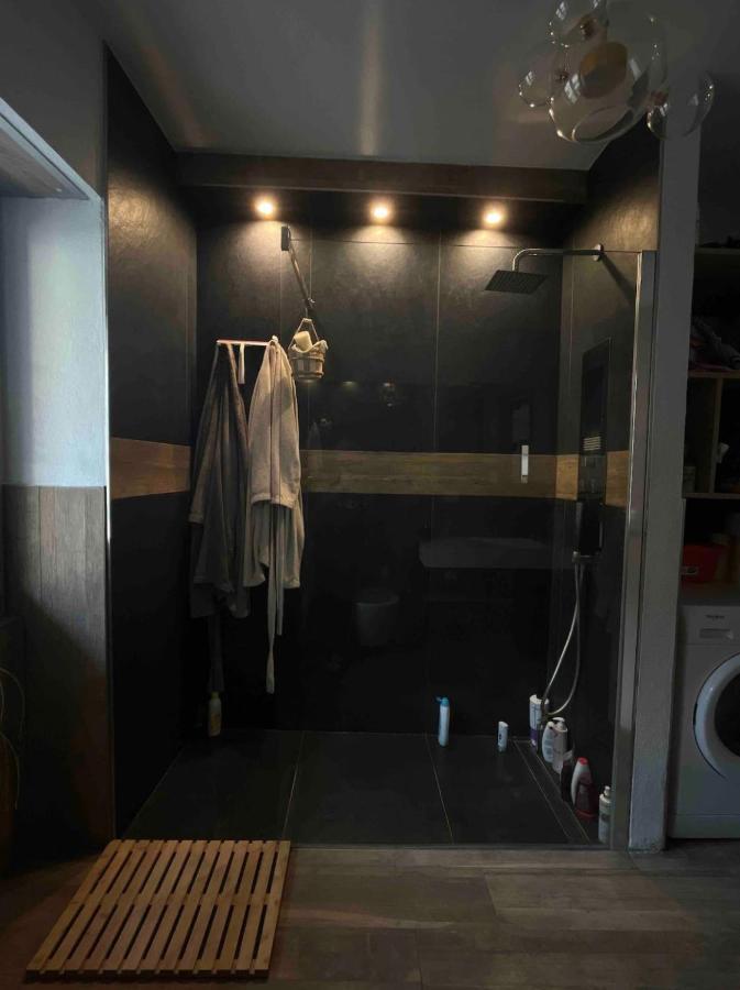 Luce Private Deluxe Apartment Near The Station Tirano Bagian luar foto